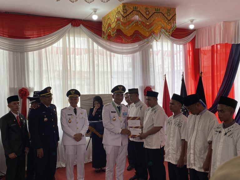Bupati Sarolangun Serahkan Remisi, 8 Warga Binaan Langsung Bebas
